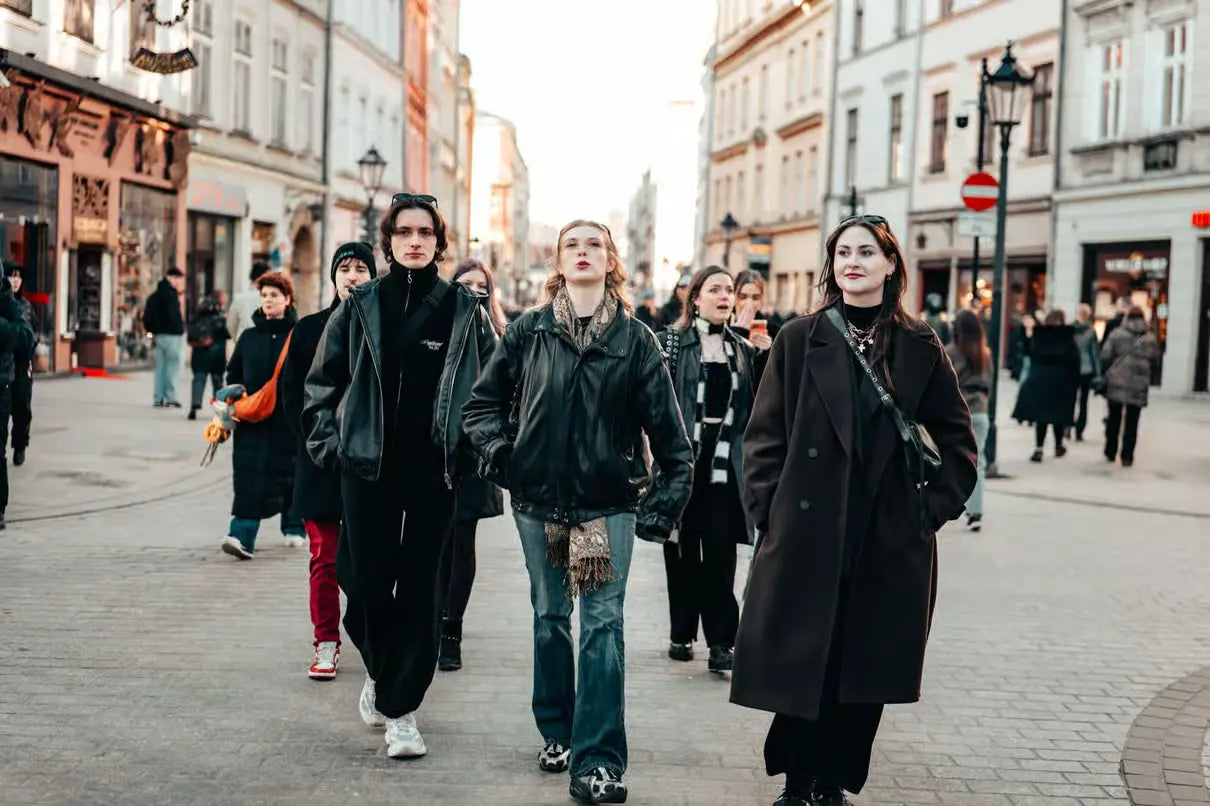 Krakow History Walking Tour with Twist: Drink & Polish Snack