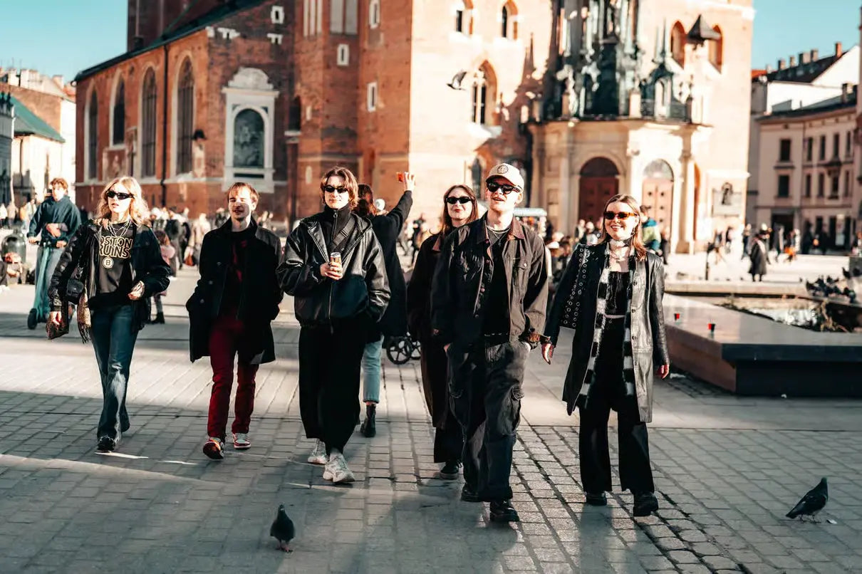 Krakow History Walking Tour with Twist: Drink & Polish Snack